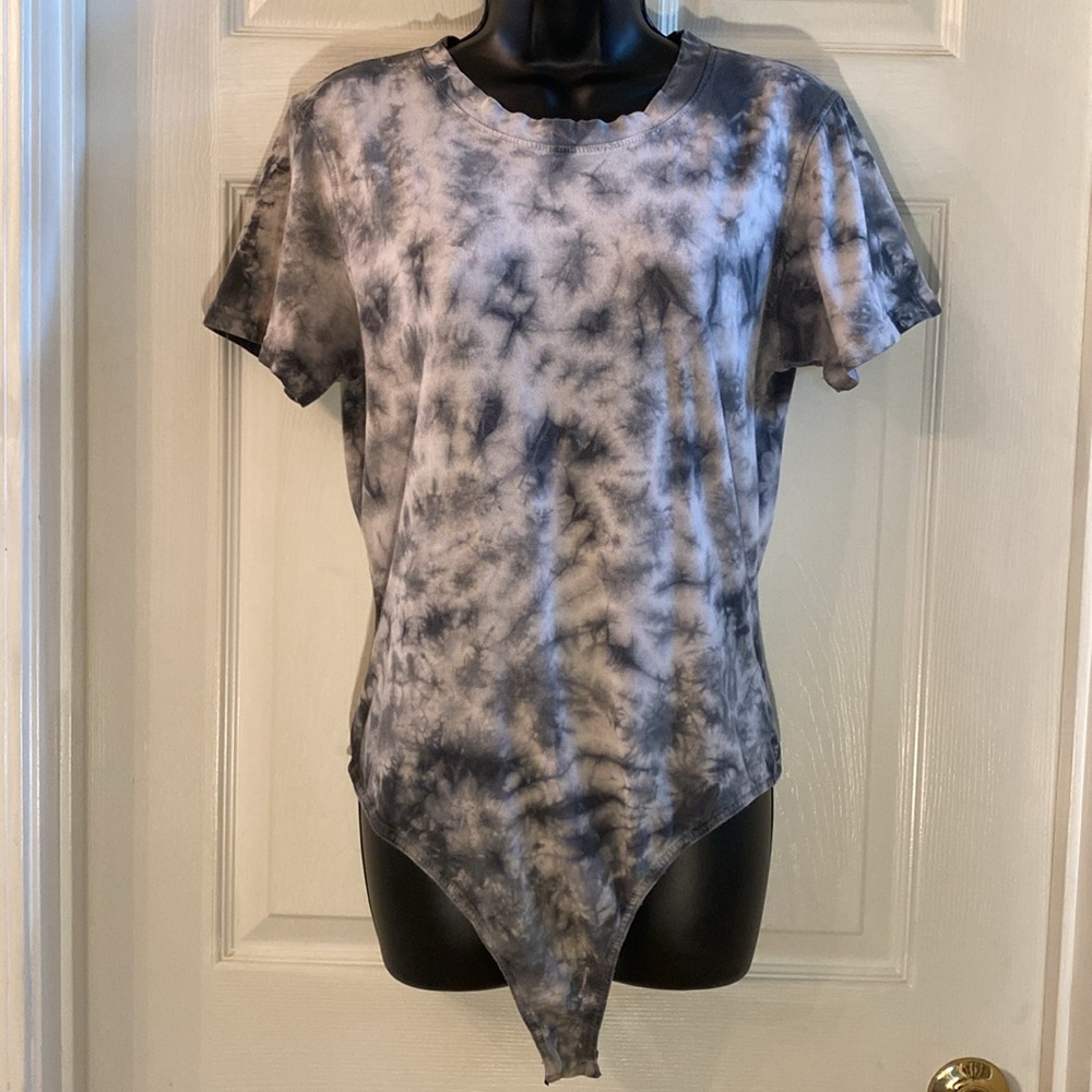 Missguided+ Edgy Gray and Black Tie Dyed Asymmetrical Short Sleeve Bodysuit
